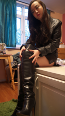 Girl-in-overknee-leather-boots-and-leather-skirt-486