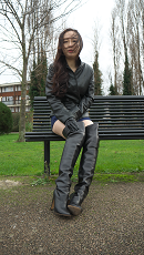 Girls-in-overknee-leather-boots-294