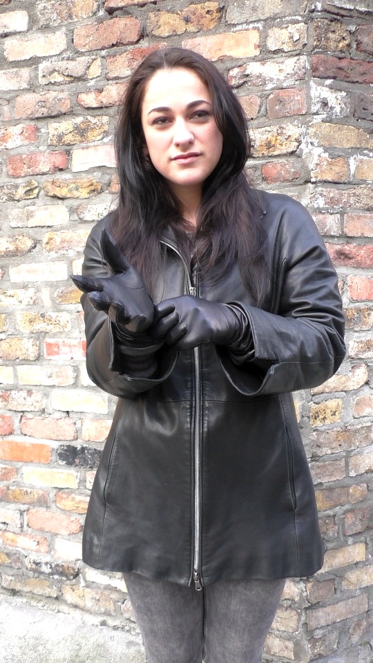 Risa_Girl_Leather_gloves_leather_jacket