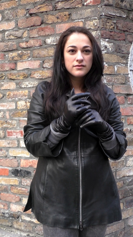 Risa_Girl_Leather_gloves_leather_jacket