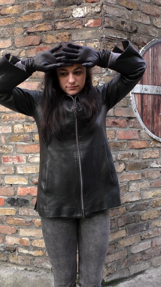 Risa_Girl_Leather_gloves_leather_jacket