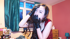 chinese-girl-in-leather-gloves-and-boots-511